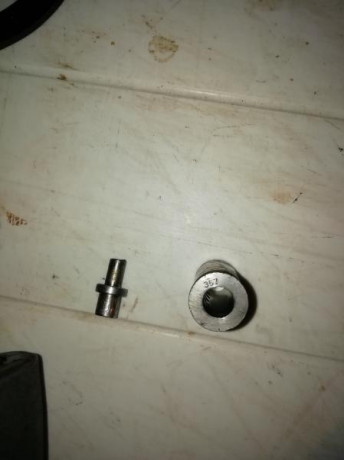 Pues eso vendo el recalibrador engrasador lyman 450,  todo funciona perfectamente, no se si faltan alguna 12