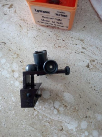 Hola compañeros,

Busco un diopter que se adapte a un Low Wall de Uberti. Los diopters de Uberti eran 40