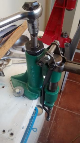 Vendo recalibradora engrasadora de proyectiles RCBS, modelo " LUBE A MA TIC 2" en buen estado, 31