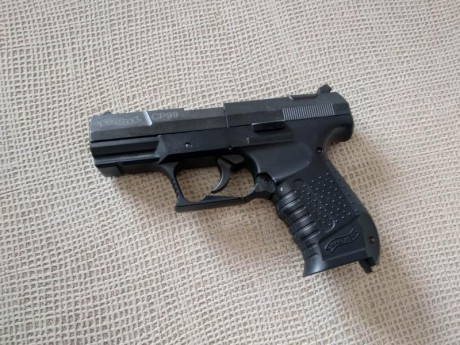 Vendo esta pistola de la marca UMAREX del 4,5.
Esta en perfecto estado y lleva dos "cargadores" 01