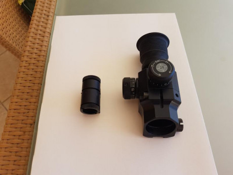 Pongo a la venta dioptero y tunel de la marca steyr sin llegar a poner numca en carabina.precio 120 euros 02