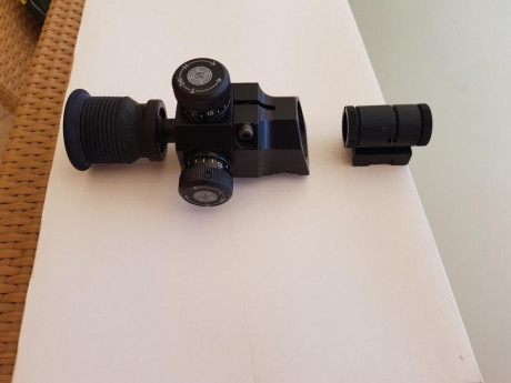 Pongo a la venta dioptero y tunel de la marca steyr sin llegar a poner numca en carabina.precio 120 euros 00