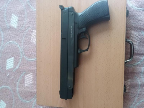Vendo pistola gamo pr-45 de muelle.calibre 4,5. La vendo por no usarla. Funciona perfectamente. Se puede 00