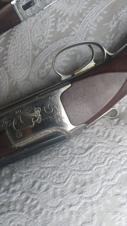 un amigo vende tres escopetas  superpuestas calibre 12 las tres,una browning b125 expulsora cañones de 12