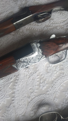 un amigo vende tres escopetas  superpuestas calibre 12 las tres,una browning b125 expulsora cañones de 20