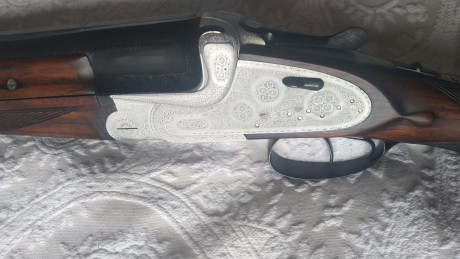un amigo vende una escopeta superpuesta aya 34 expulsora calibre 12 con 76cms cañones tres y una estrellas 00