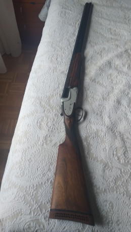 un amigo vende una escopeta superpuesta aya 34 expulsora calibre 12 con 76cms cañones tres y una estrellas 10