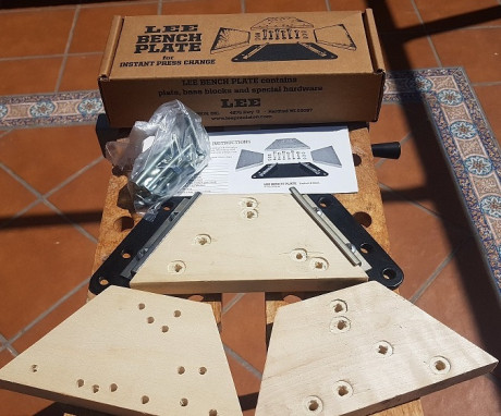 Hola a todos
Vendo unas cuantas cosas de recarga que no gasto y ocupan sitio. Son estas
Máquina Lee con 10
