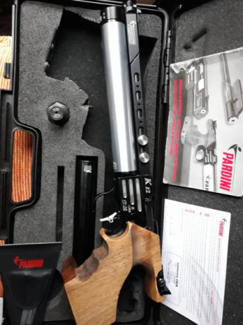 Por petición de un amigo pongo en venta un perfecto estado de uso y funcionamiento.

La pistola se compró 10