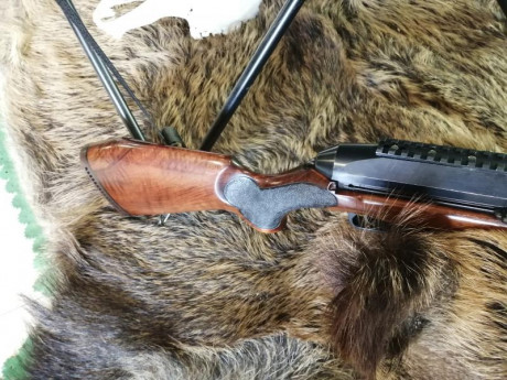 Extraordinario rifle con un cañon de 42 ctms,en un estado de conservación extraordinario, tanto estetica 02
