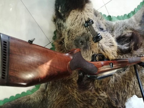 Extraordinario rifle con un cañon de 42 ctms,en un estado de conservación extraordinario, tanto estetica 00