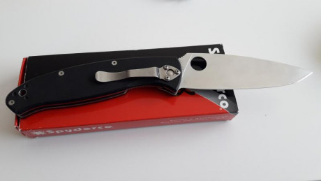 Vendo navaja spyderco resilience no tiene el filo de origen pero esta perfecta. Esta en Valencia . 55€. 01