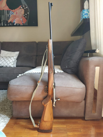 Saludos. Un amigo pone a la venta un rifle Santa Barbara de Luxe, modelo Coruña en calibre 270. Justo 00
