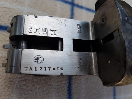 Hola muy buenas, ando buscando para comprar una escopeta de perrilos y me ha llegado una que es una ugartechea 151