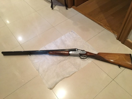 Vendo escopeta paralela marca JZ cal 12 expulsora 2 gatillos,cañón de 2 y 3 estrellas,con funda,bien cuidada
Precio 10