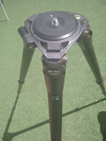 Vendo Tripode Gitzo Carbon 6X en concreto el modelo GT3532S. Su precio nuevo va desde los 800 a los 900€. 02