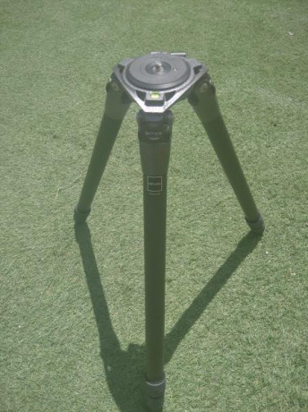 Vendo Tripode Gitzo Carbon 6X en concreto el modelo GT3532S. Su precio nuevo va desde los 800 a los 900€. 00