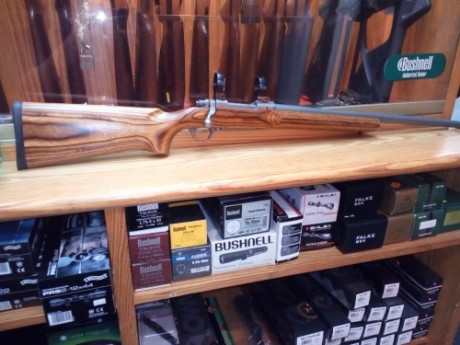 Vendo rifle Ruger M77 calibre 22-250, el rifle esta en perfecto estado y funciona sin ningún problema. 02