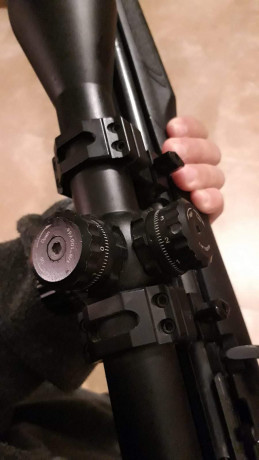 Un amigo me pide que le anuncie un rifle de cerrojo en calibre 17 HMR, con dos cargadores, con visor Leapers 02