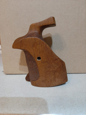 Hola compañeros..vendo empuñadura anatomica de la marca klinsky para revolver S&W 686 k-l round, en 01