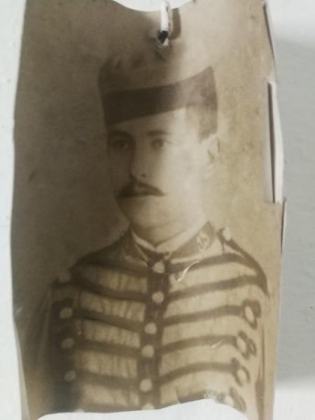 Buenas a todos, encontre esta fotografia reformando mi casa. Alguien sabria a que a que ejercito corresponde 00