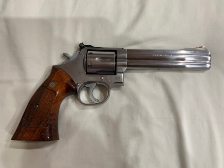 Hola!!!
Vendo revólver S&W 
Model 686
Calibre 357 magnum
Guiada A
Funda de piel
Precio: 900.00€ negociables
Barcelona 01