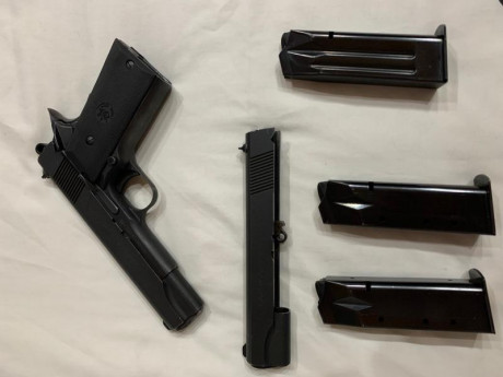 Hola
Vendo Llama Calibre 45 IX-C con cañon intercanviable cal 9 parabellum MAX-I-L/F
2 cargadores de 9 02