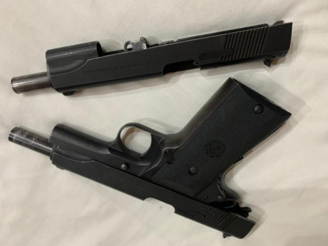 Hola
Vendo Llama Calibre 45 IX-C con cañon intercanviable cal 9 parabellum MAX-I-L/F
2 cargadores de 9 01