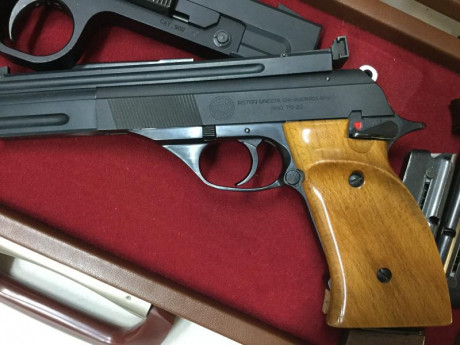 Vendo dos pistolas por jubilación:

ASTRA UNCETA MOD TS-22 comprada en 1981. (100 euros)) VENDIDA
FAS 00