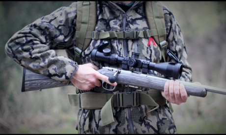 En venta rifle Marlin calibre 17HMR.Madera laminada,cañón inox pesado flotado,gatillo regulable y dos 30