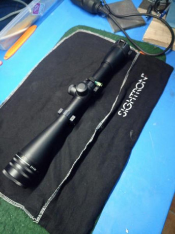 visor sigtron 36x42 BRD
en perfecto estado se vende 
con anillas  burbuja de nivel y parasol
reticula 02