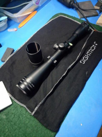 visor sigtron 36x42 BRD
en perfecto estado se vende 
con anillas  burbuja de nivel y parasol
reticula 01