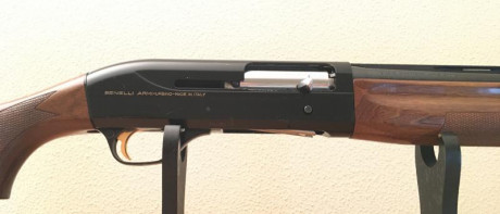 Vendo escopeta segunda mano  BENELLI SUPER 90 
Semiautomática.
Polichoque interior.
Calibre 12/70 y 12/76 00