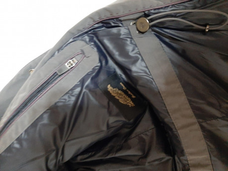 Vendo Chaquetón de plumas tres cuartos Massimo Dutti color gris y talla L ,nuevo a a estrenar con etiquetas,puños 10
