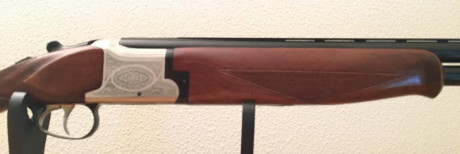 Vendo escopeta segunda mano  LAURONA  
Superpuesta 
Calibre 12 */***
Cañones ventilados de una sola pieza 01