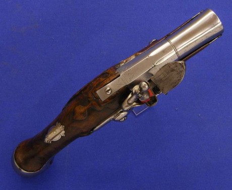 Voy a colocar unas fotos de un arma larga alemana de llave de mecha del siglo XVI. 61