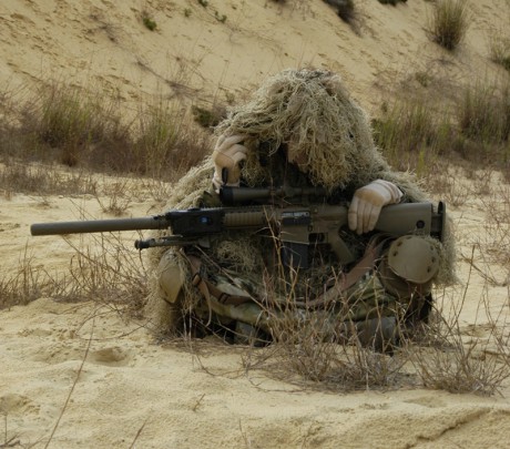 Del cerrojo al semiautomatico. el nuevo fusil para francotirador derivado del stoner  fue Hecho para pegar 30