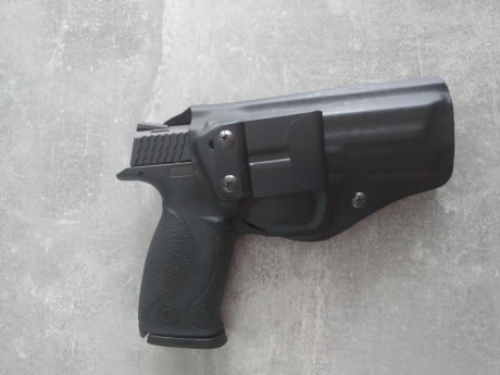 se venden fundas de pistola para S&W MP9 ambas de kydex, una interior y otra de servicio tipo bikini.

Se 11
