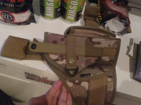 Vendo pistola de GBB Hi-Capa 4.3 de la marca golden eagle casi sin uso,tiene blowback bastante fuerte.
El 00