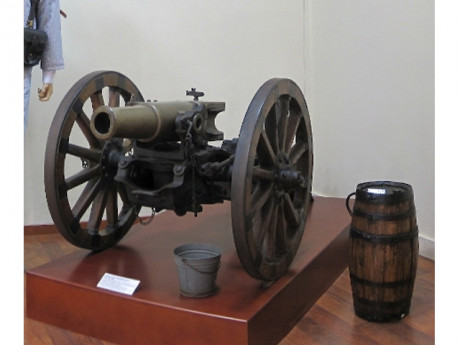 Buenas tardes a todos.

El Museo Militar de Valencia vuelve a abrir sus puertas al público trás el parón 00