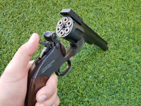 Buenas tardes compañeros,

Pongo a la venta este revolver de ASG Schofield de 6" de perdigones de 11