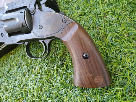 Buenas tardes compañeros,

Pongo a la venta este revolver de ASG Schofield de 6" de perdigones de 20