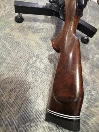 Muy poco usado,perfecto de maderas,pavón y mecanismos .Precisión,contundencia y elegancia como señas de 02