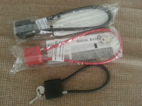 Vendo estos tres candados para armas, 2 de ellos en su precinto que se pueden usar en pistola o arma larga 02