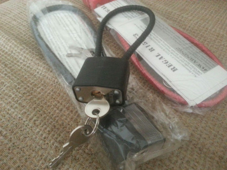 Vendo estos tres candados para armas, 2 de ellos en su precinto que se pueden usar en pistola o arma larga 01