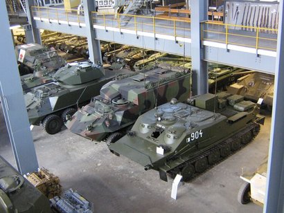 Pues eso estamos hablando muchisimo de las ruedas salen modelos de blindados 4x4 6x6 y la moda del 8x8 100