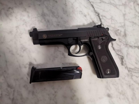Taurus pt99 9mm Pb.2 cargadores solo tiro 150 tiros.400 euros.Estado nuevo.

Smith Wesson 952-1,5". 01