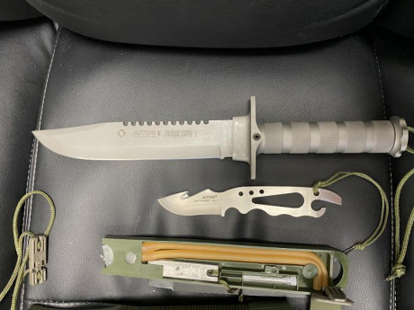 Vendo Aitor Jungle King I ( el cuchillo es de un amigo y me ha pedido que lo anuncie)
Esta completo, sin 01