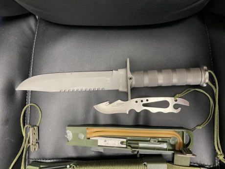 Vendo Aitor Jungle King I ( el cuchillo es de un amigo y me ha pedido que lo anuncie)
Esta completo, sin 00