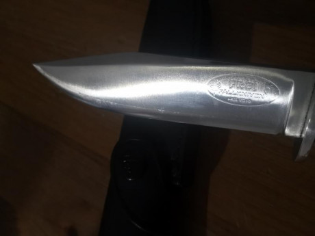 Se e vende este gran cuchillo fallknkiven está algo usado aunque sin marcas en un la hoja o mango ni en 02